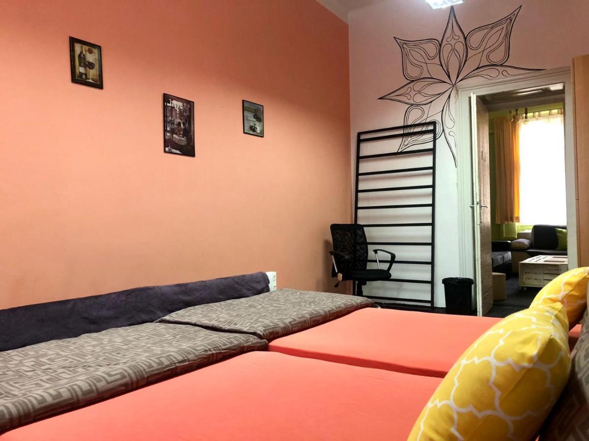 Spacious Tuzlaks Apartments Sarajevo Ferhadija Bagian luar foto