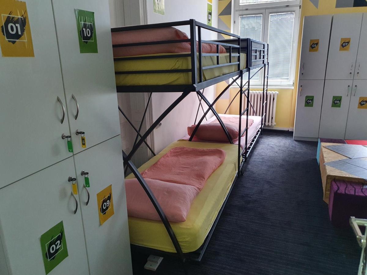 Spacious Tuzlaks Apartments Sarajevo Ferhadija Bagian luar foto