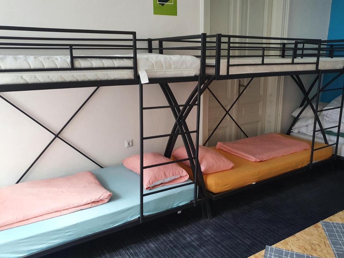 Spacious Tuzlaks Apartments Sarajevo Ferhadija Bagian luar foto